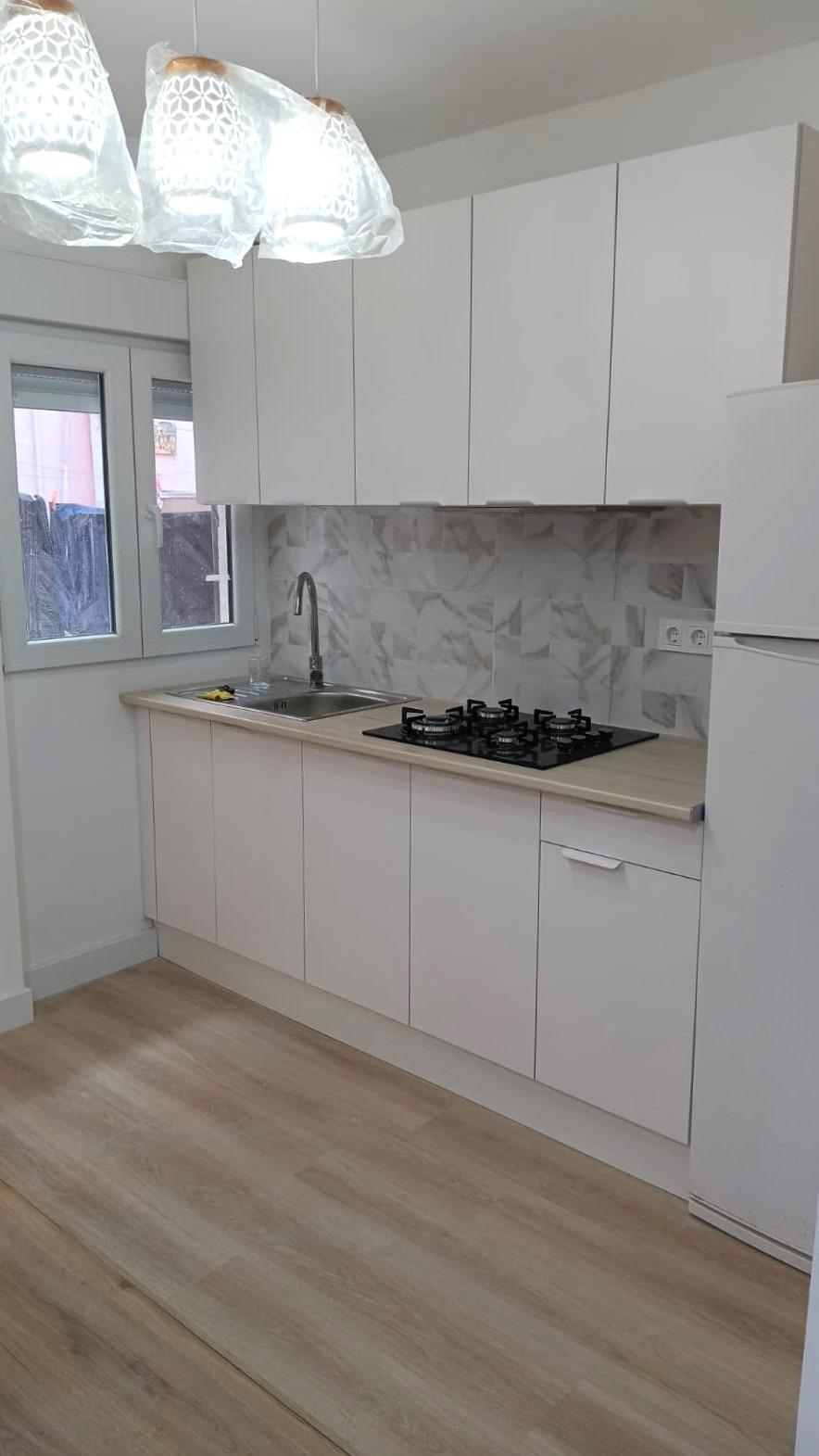 Resale - 3 Bedroom 1 Bathroom Apartment in Torrevieja - Centro  - Alicante