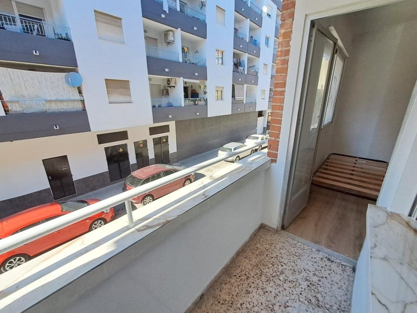 Resale - 3 Bedroom 1 Bathroom Apartment in Torrevieja - Centro  - Alicante