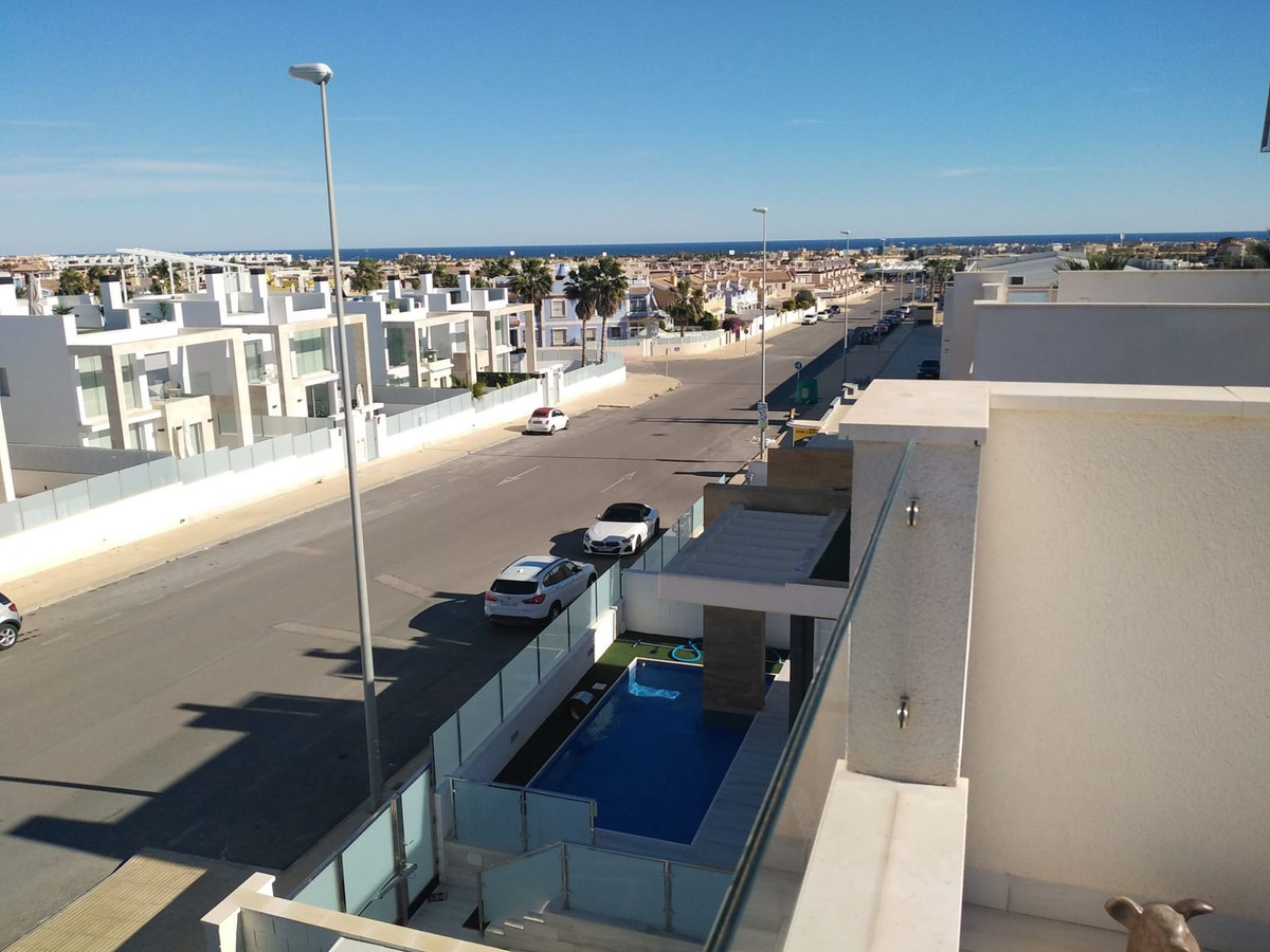 Resale - 3 Bedroom 3 Bathroom Villa in Orihuela Costa - Costa Blanca  - Alicante