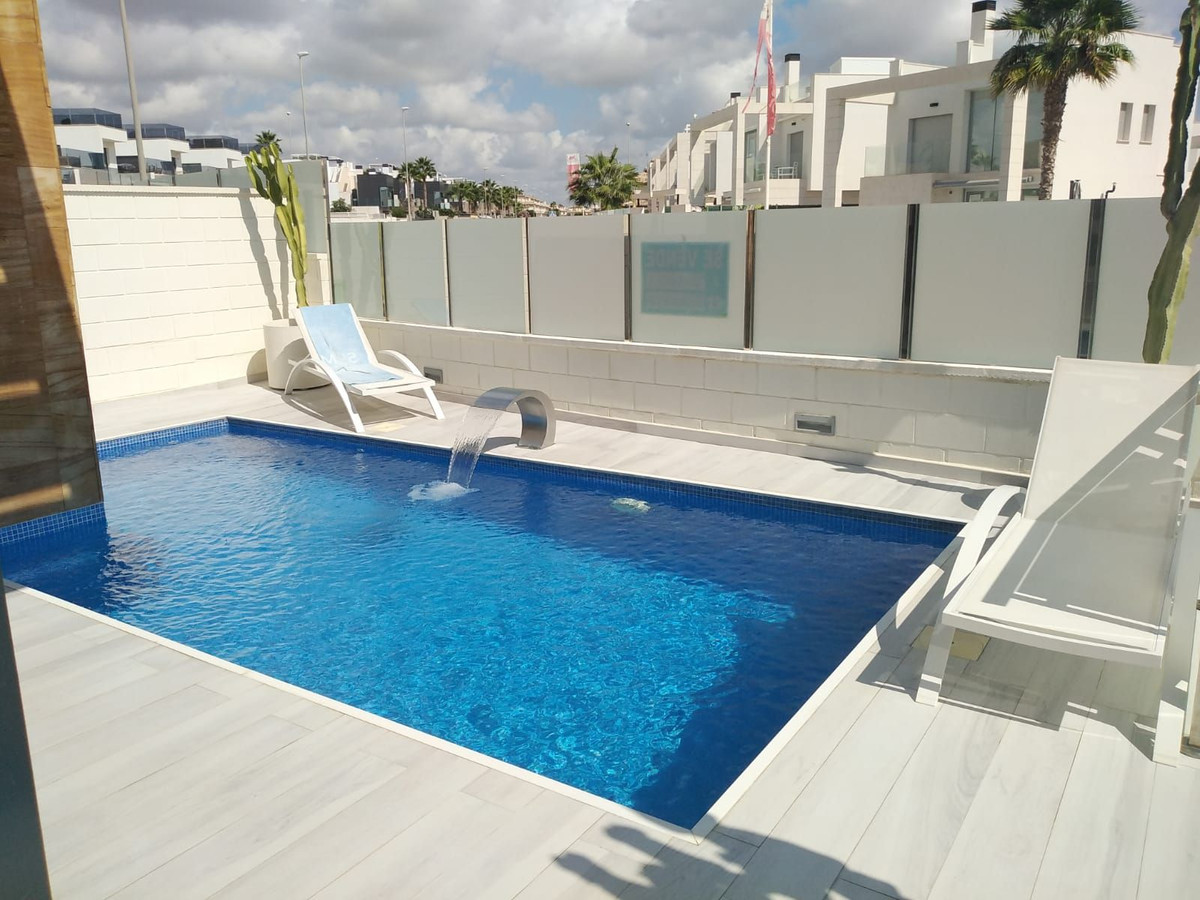 Resale - 3 Bedroom 3 Bathroom Villa in Orihuela Costa - Costa Blanca  - Alicante