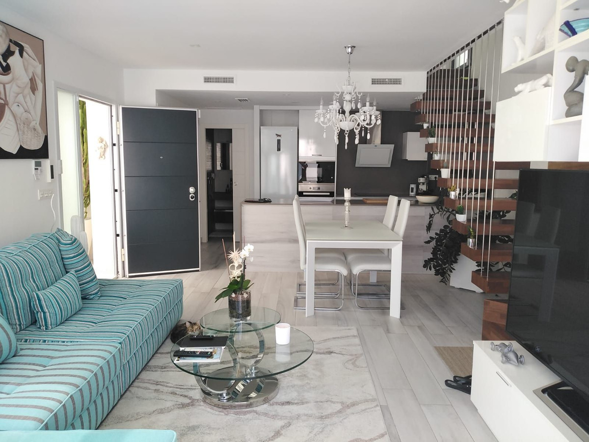 Resale - 3 Bedroom 3 Bathroom Villa in Orihuela Costa - Costa Blanca  - Alicante