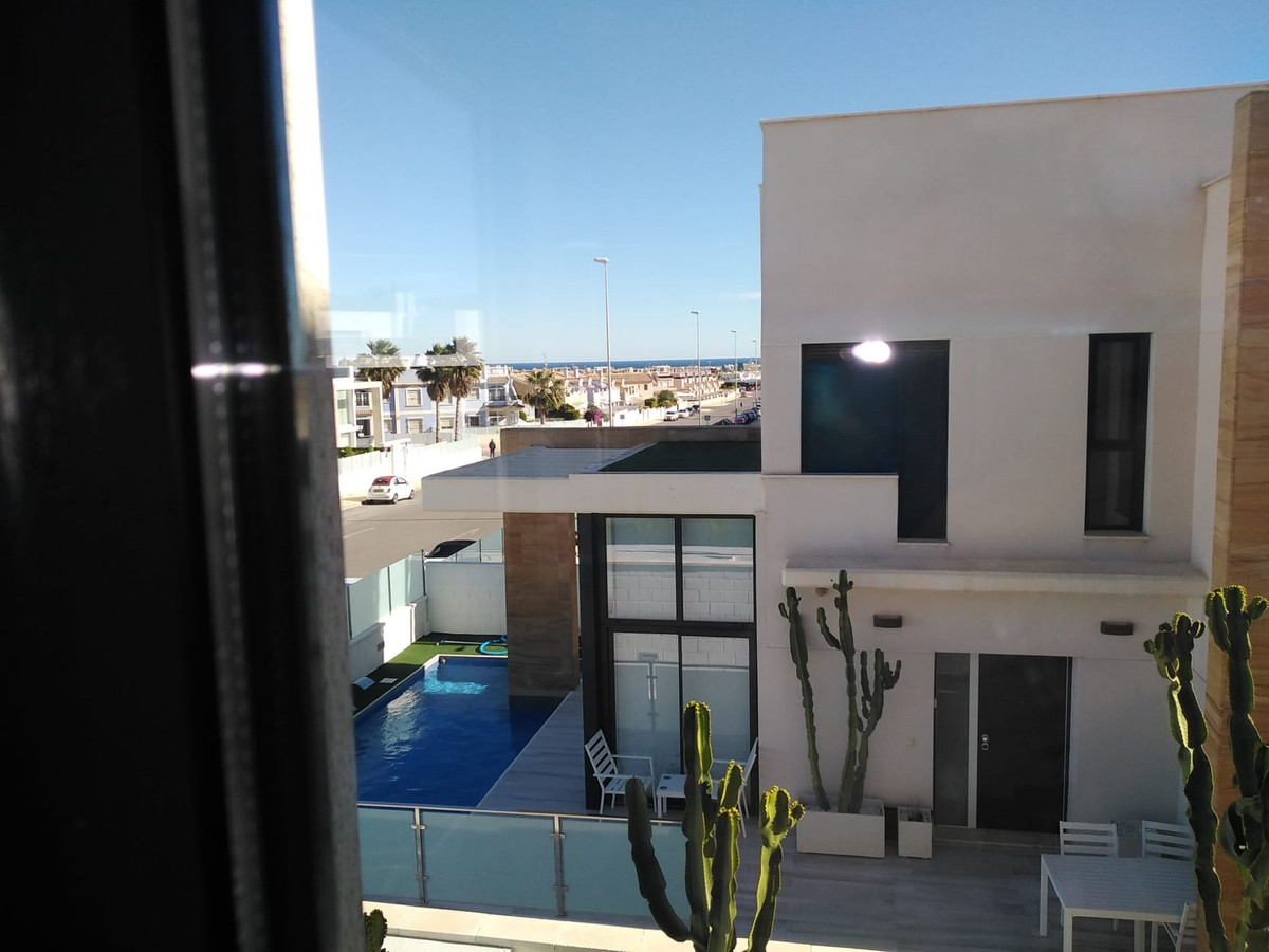 Resale - 3 Bedroom 3 Bathroom Villa in Orihuela Costa - Costa Blanca  - Alicante