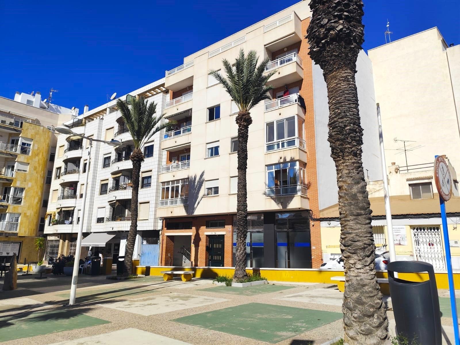 Resale - 2 Bedroom 1 Bathroom Apartment in Torrevieja - Centro  - Alicante