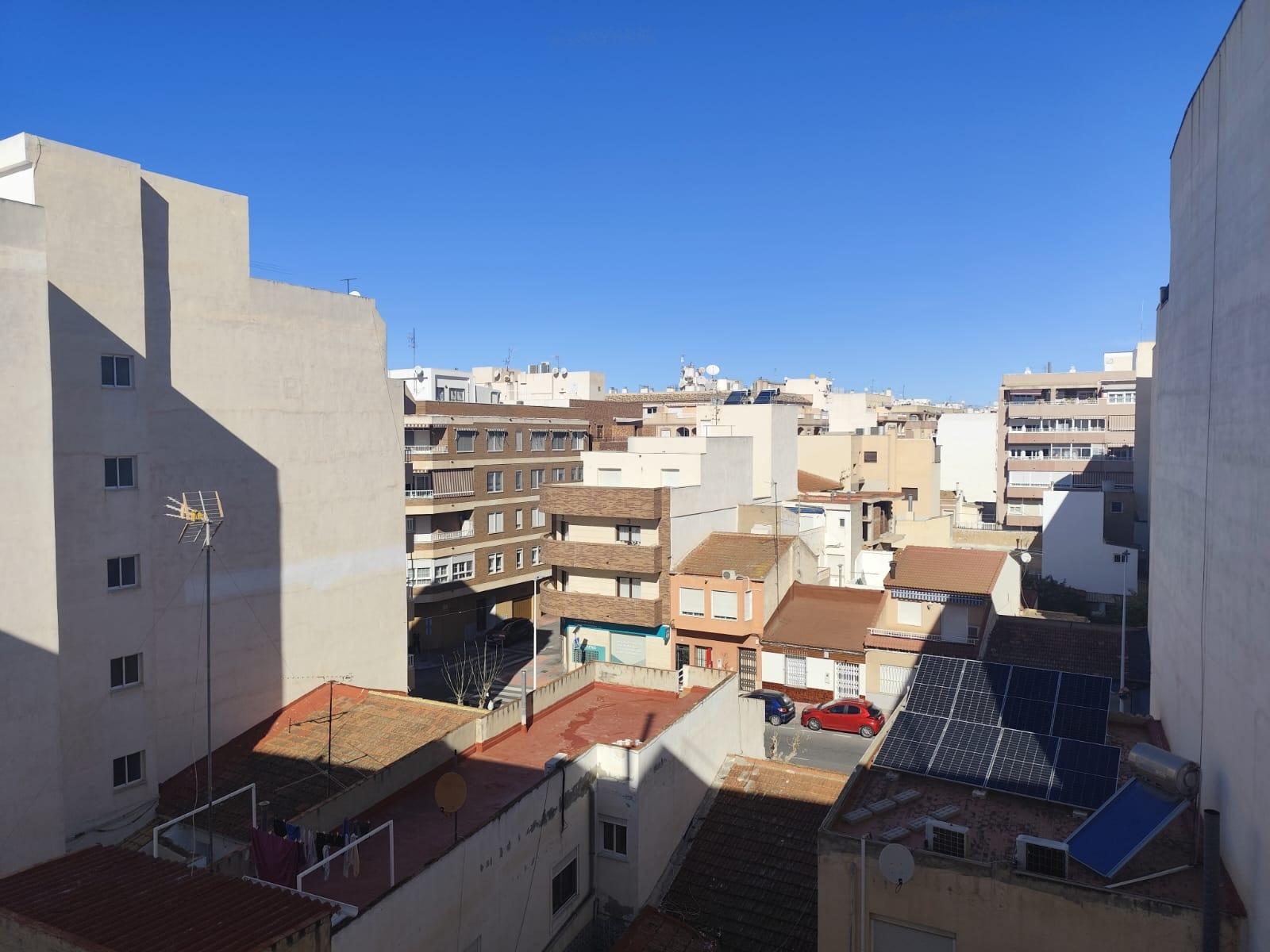 Resale - 2 Bedroom 1 Bathroom Apartment in Torrevieja - Centro  - Alicante