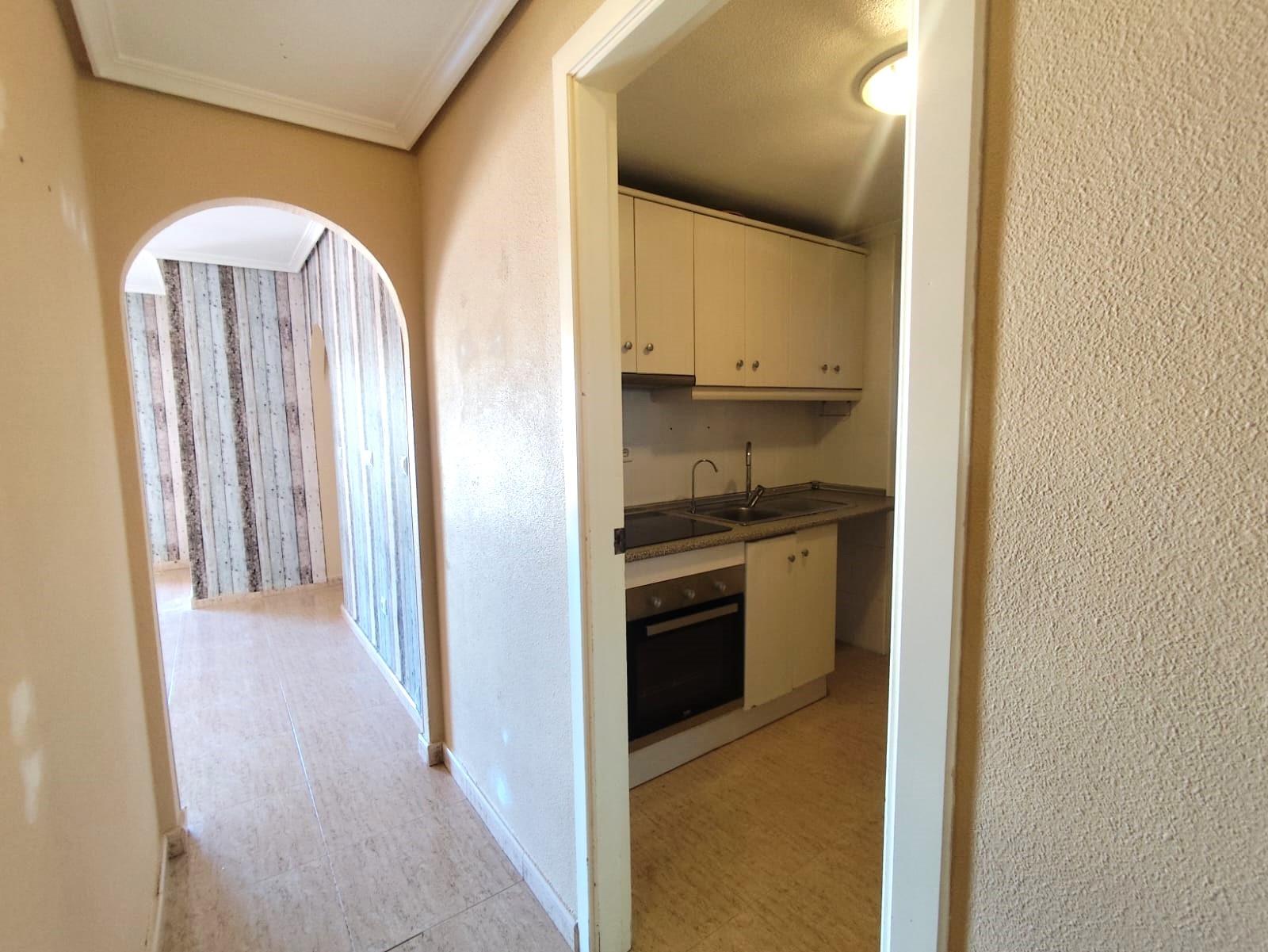 Resale - 2 Bedroom 1 Bathroom Apartment in Torrevieja - Centro  - Alicante