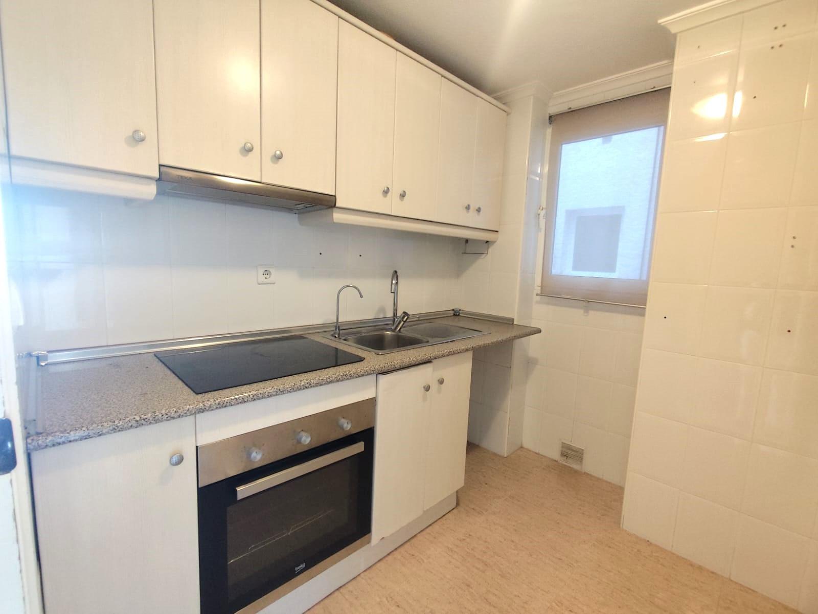 Resale - 2 Bedroom 1 Bathroom Apartment in Torrevieja - Centro  - Alicante
