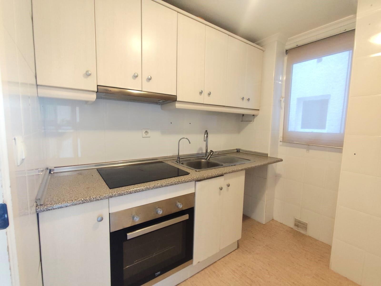 Resale - 2 Bedroom 1 Bathroom Apartment in Torrevieja - Centro  - Alicante