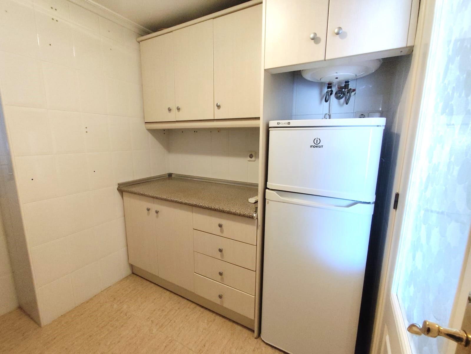 Resale - 2 Bedroom 1 Bathroom Apartment in Torrevieja - Centro  - Alicante