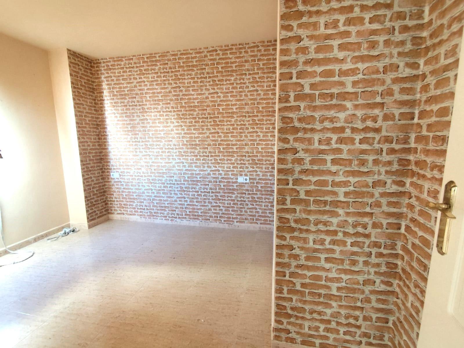 Resale - 2 Bedroom 1 Bathroom Apartment in Torrevieja - Centro  - Alicante