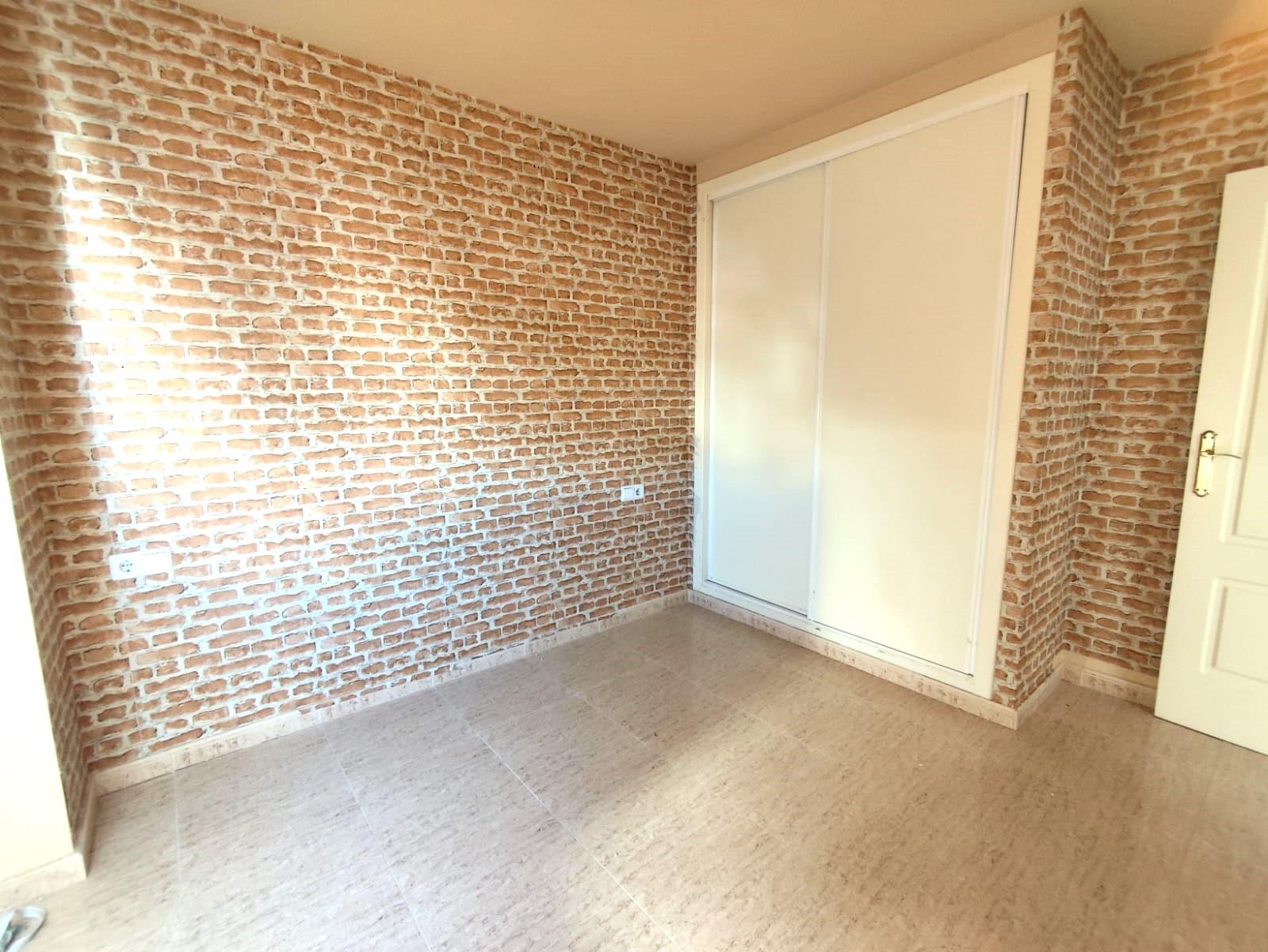 Resale - 2 Bedroom 1 Bathroom Apartment in Torrevieja - Centro  - Alicante