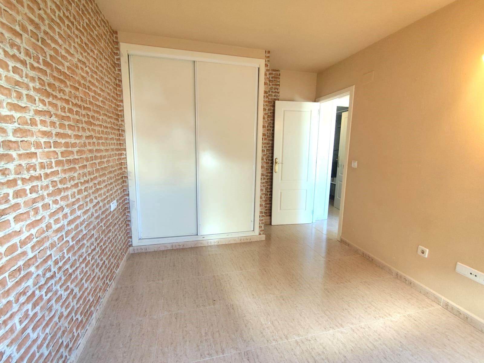 Resale - 2 Bedroom 1 Bathroom Apartment in Torrevieja - Centro  - Alicante
