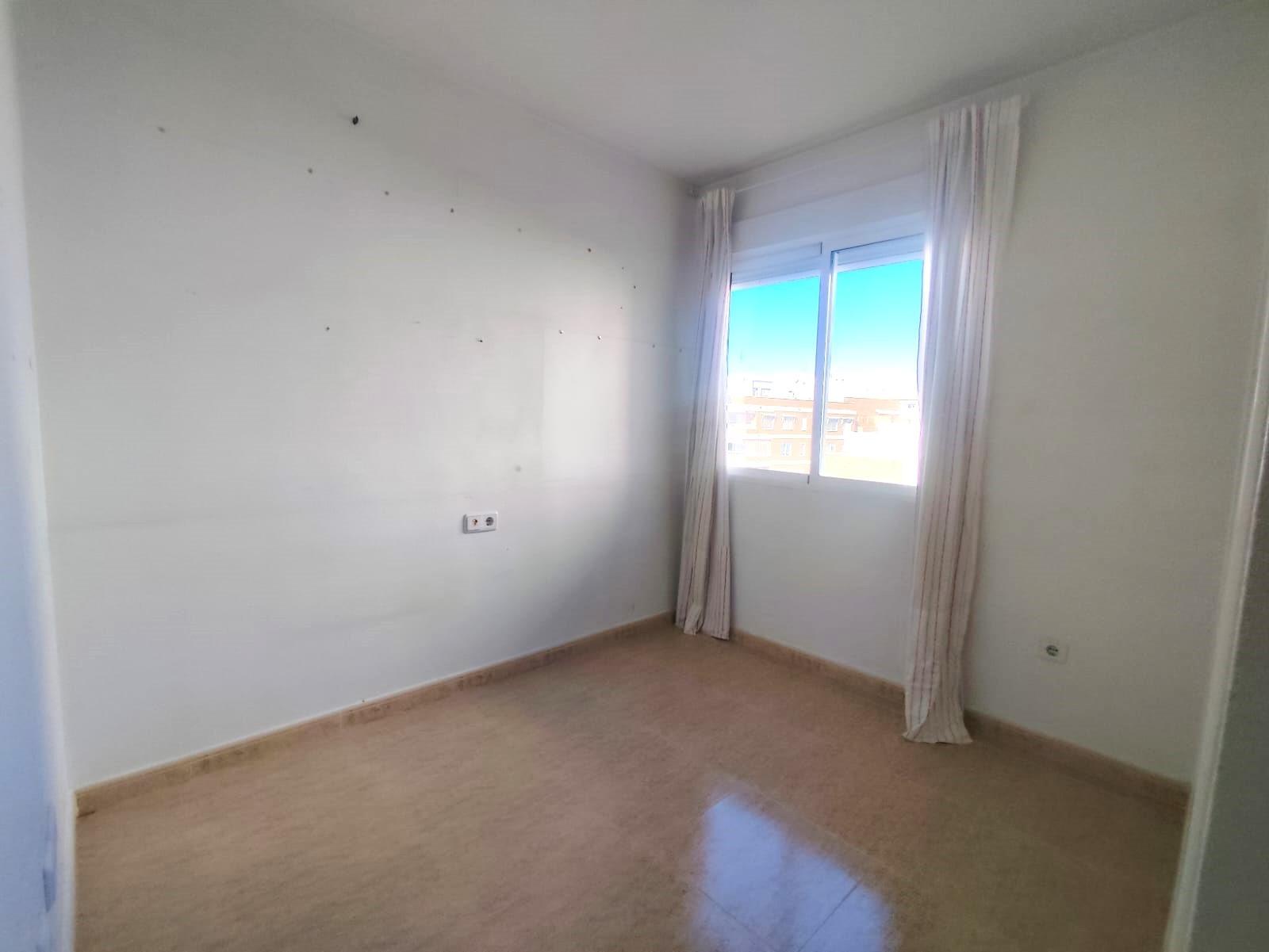 Resale - 2 Bedroom 1 Bathroom Apartment in Torrevieja - Centro  - Alicante