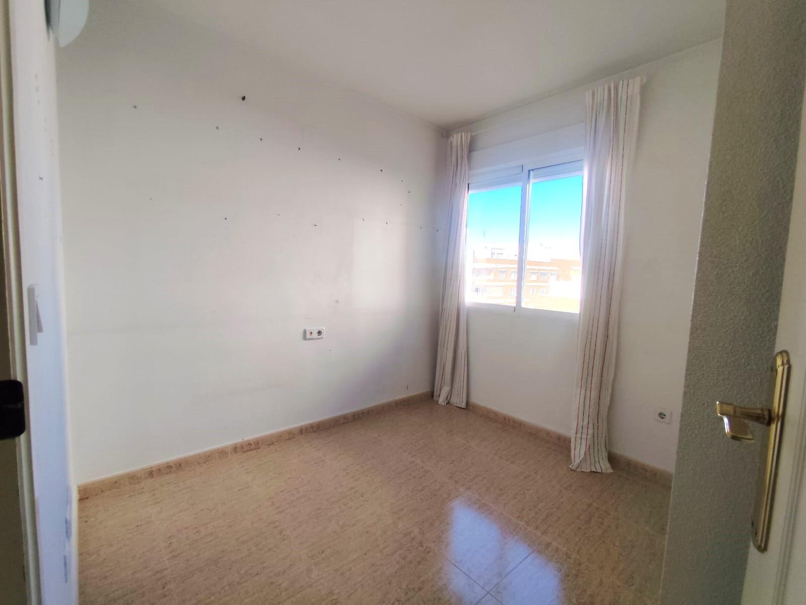 Resale - 2 Bedroom 1 Bathroom Apartment in Torrevieja - Centro  - Alicante