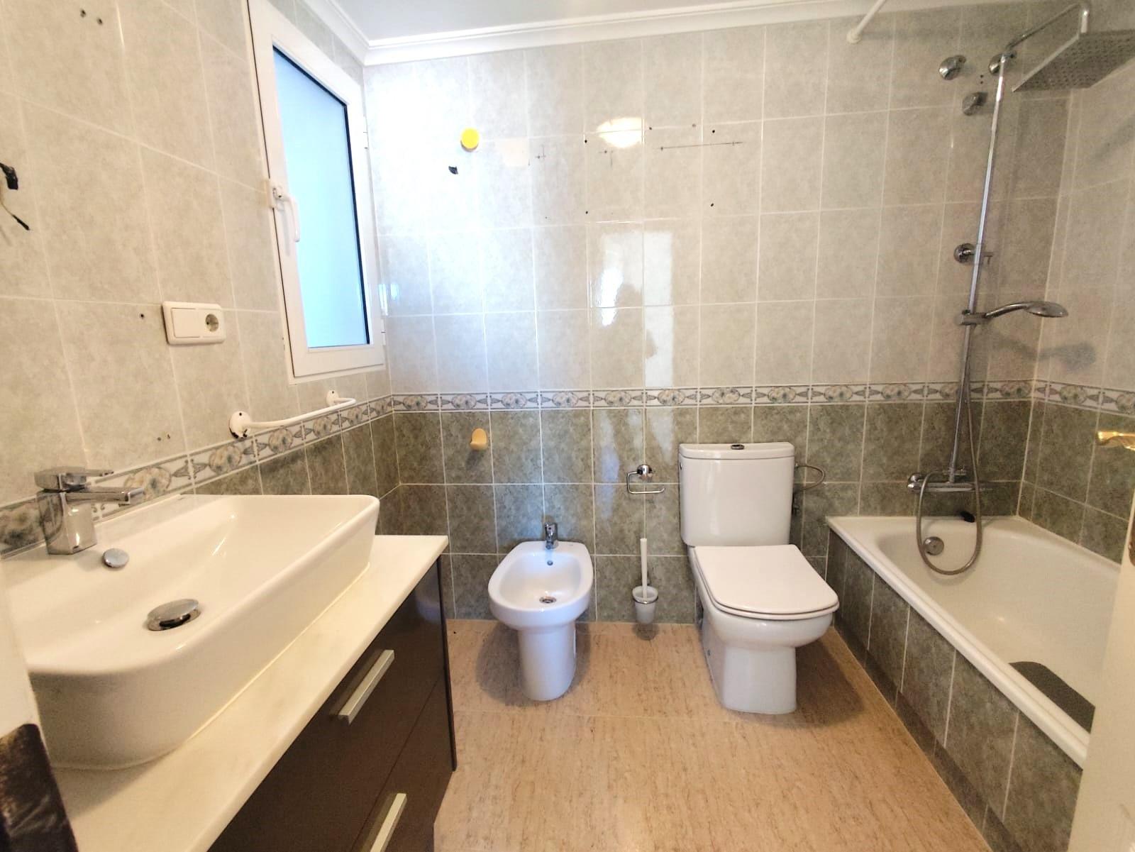 Resale - 2 Bedroom 1 Bathroom Apartment in Torrevieja - Centro  - Alicante