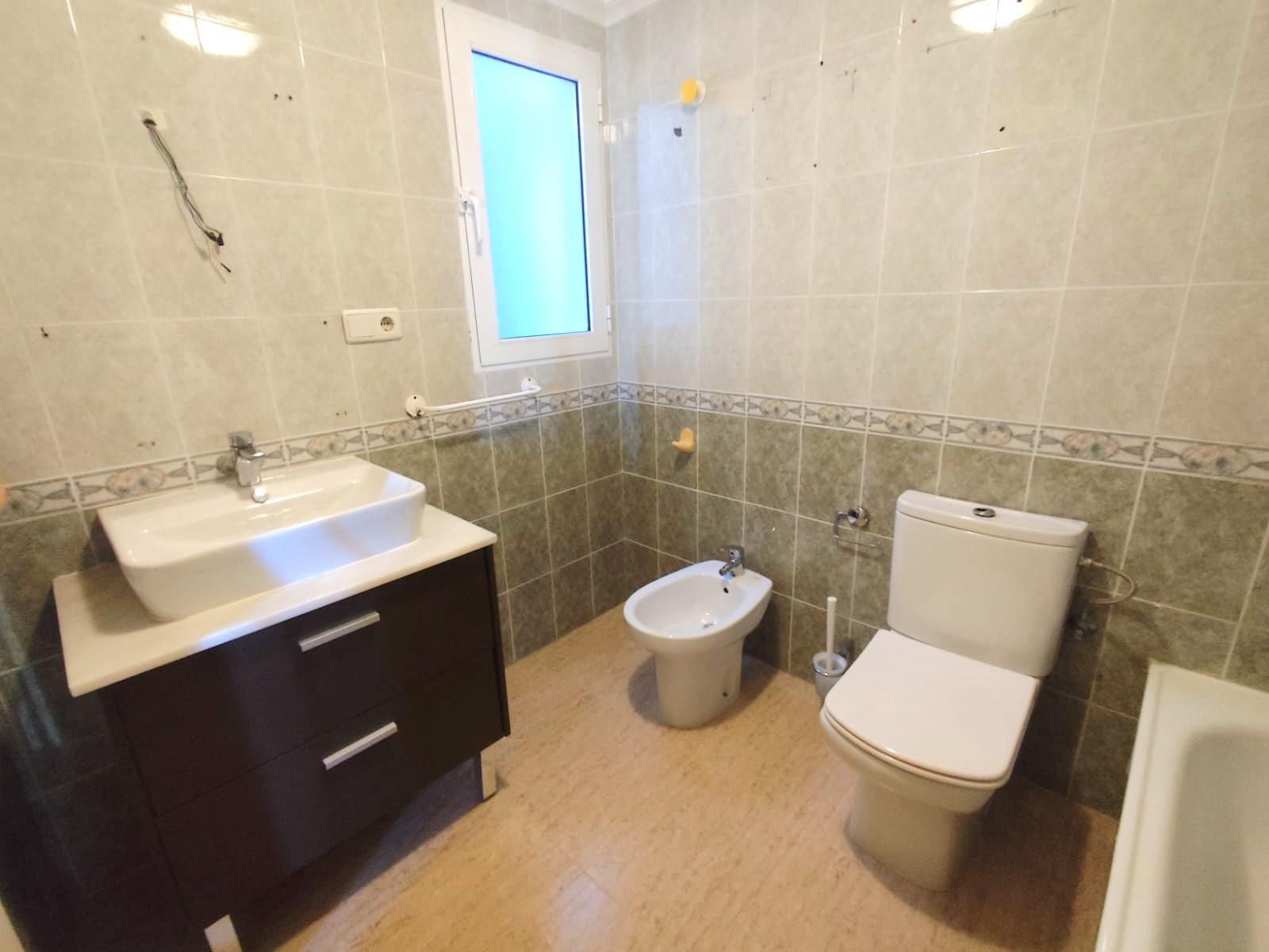 Resale - 2 Bedroom 1 Bathroom Apartment in Torrevieja - Centro  - Alicante