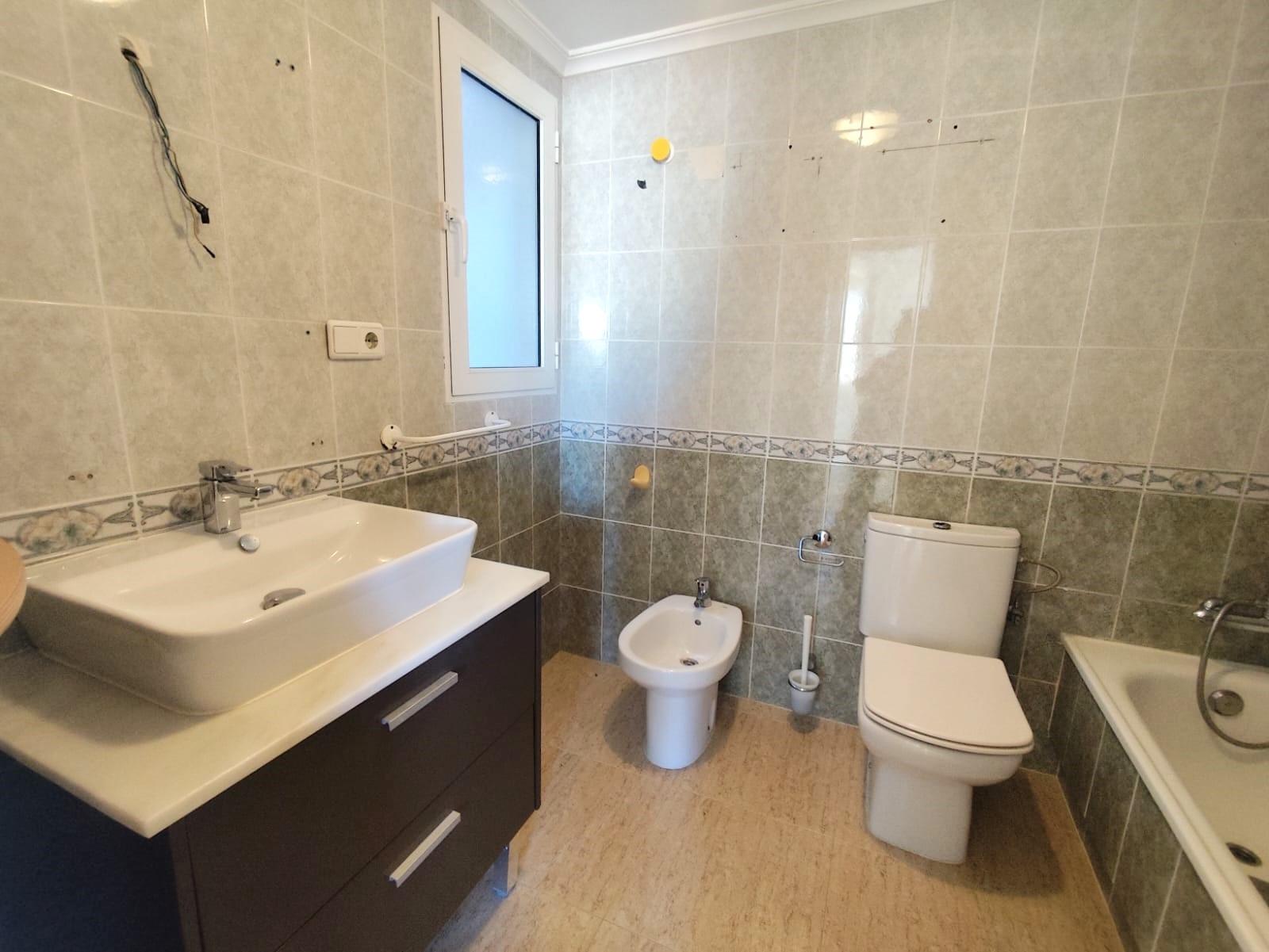 Resale - 2 Bedroom 1 Bathroom Apartment in Torrevieja - Centro  - Alicante