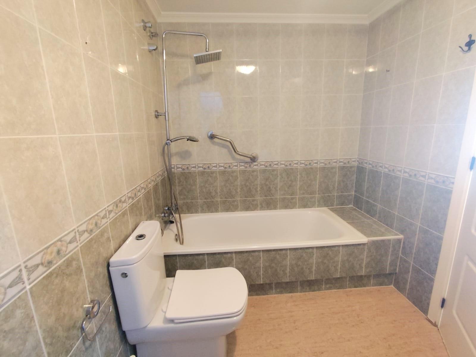 Resale - 2 Bedroom 1 Bathroom Apartment in Torrevieja - Centro  - Alicante