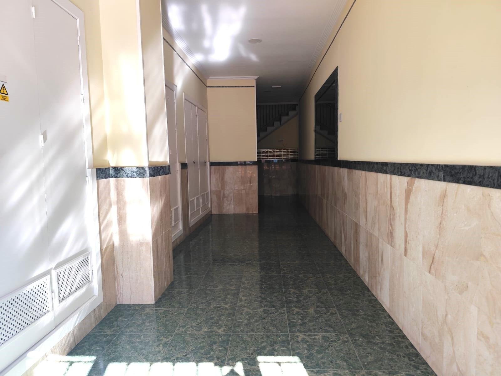 Resale - 2 Bedroom 1 Bathroom Apartment in Torrevieja - Centro  - Alicante