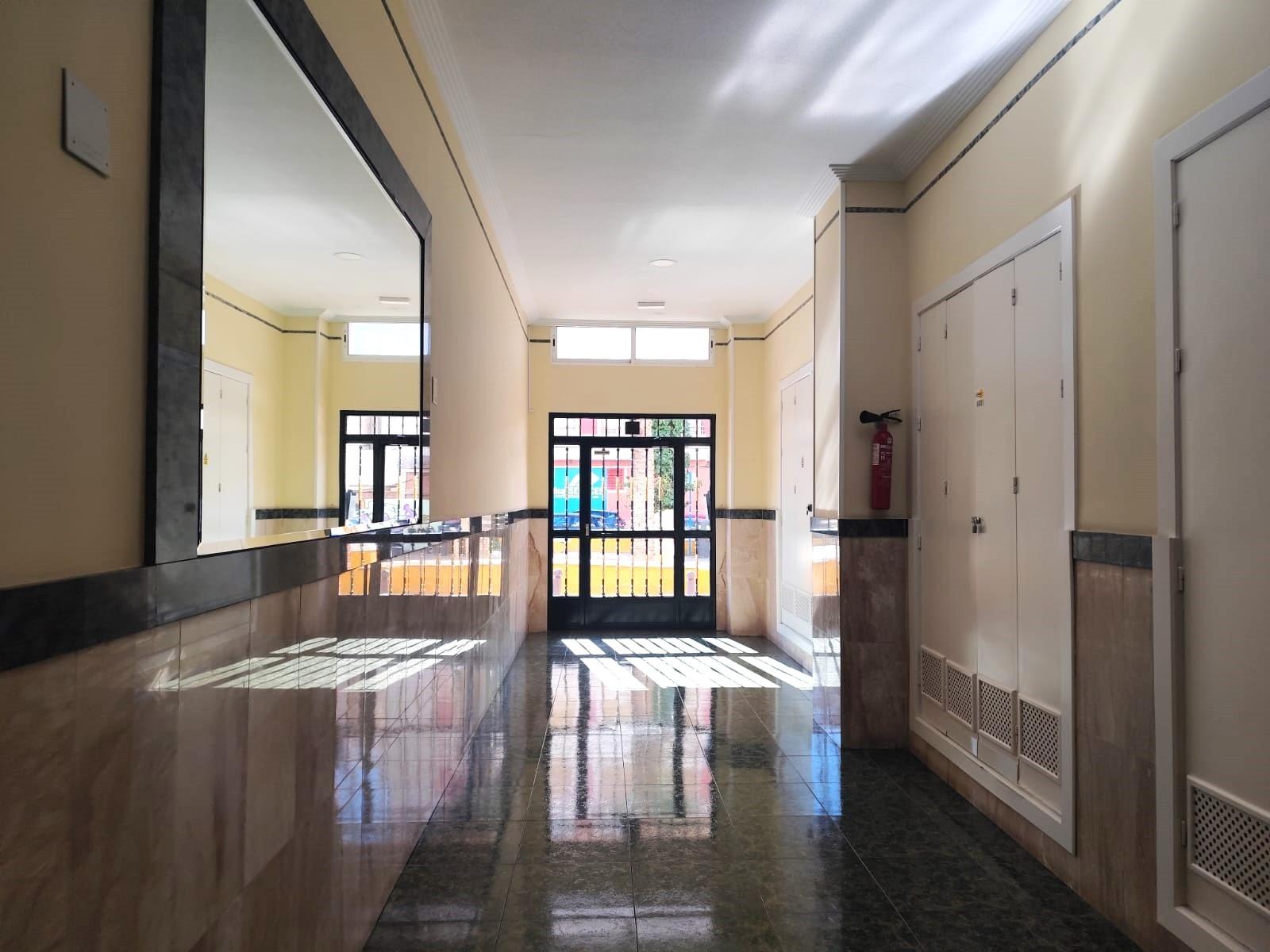 Resale - 2 Bedroom 1 Bathroom Apartment in Torrevieja - Centro  - Alicante