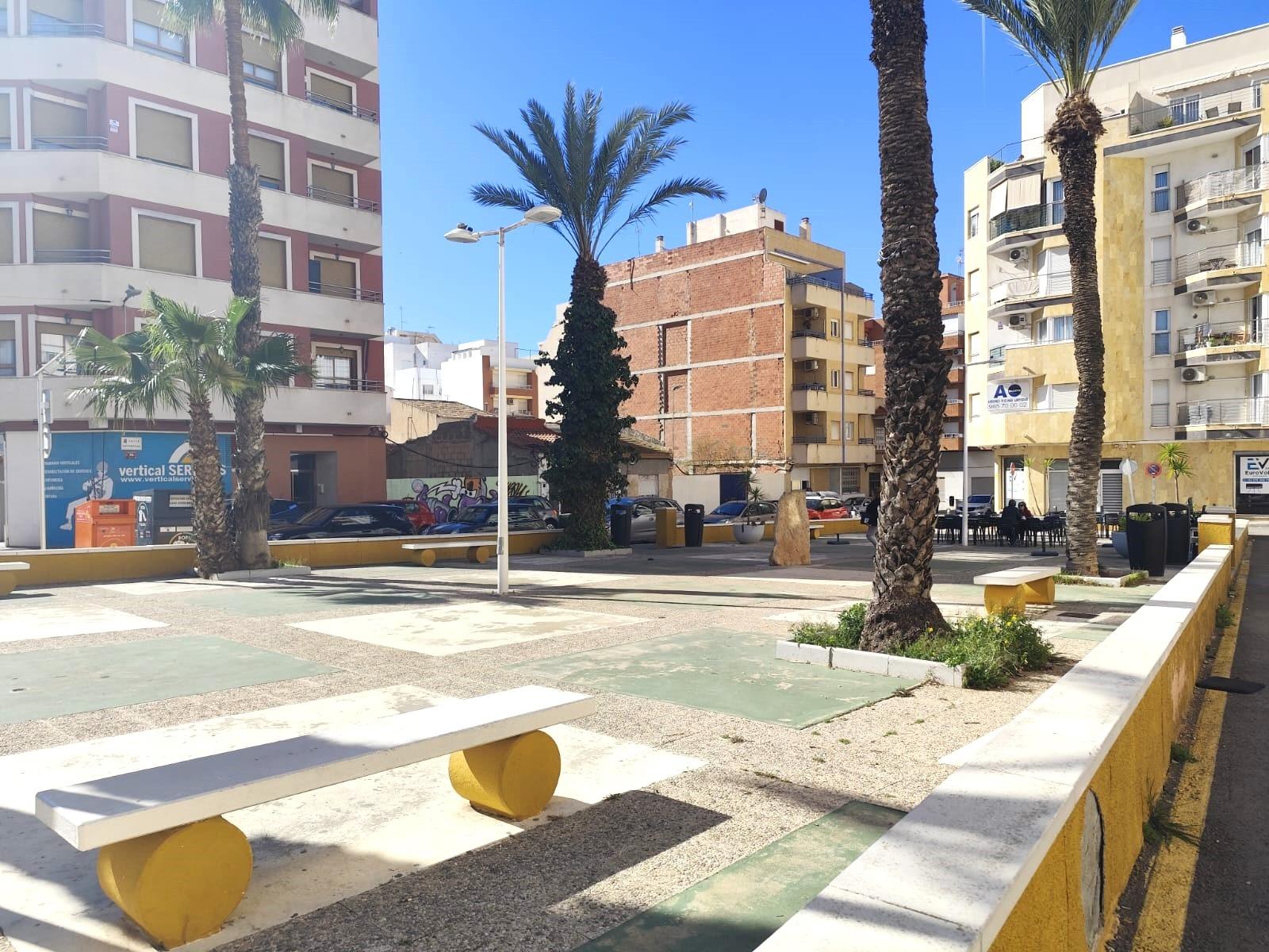 Resale - 2 Bedroom 1 Bathroom Apartment in Torrevieja - Centro  - Alicante