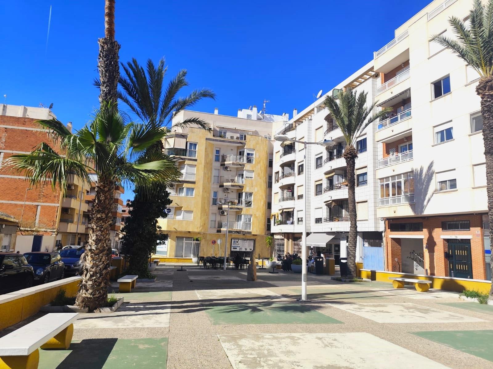 Resale - 2 Bedroom 1 Bathroom Apartment in Torrevieja - Centro  - Alicante