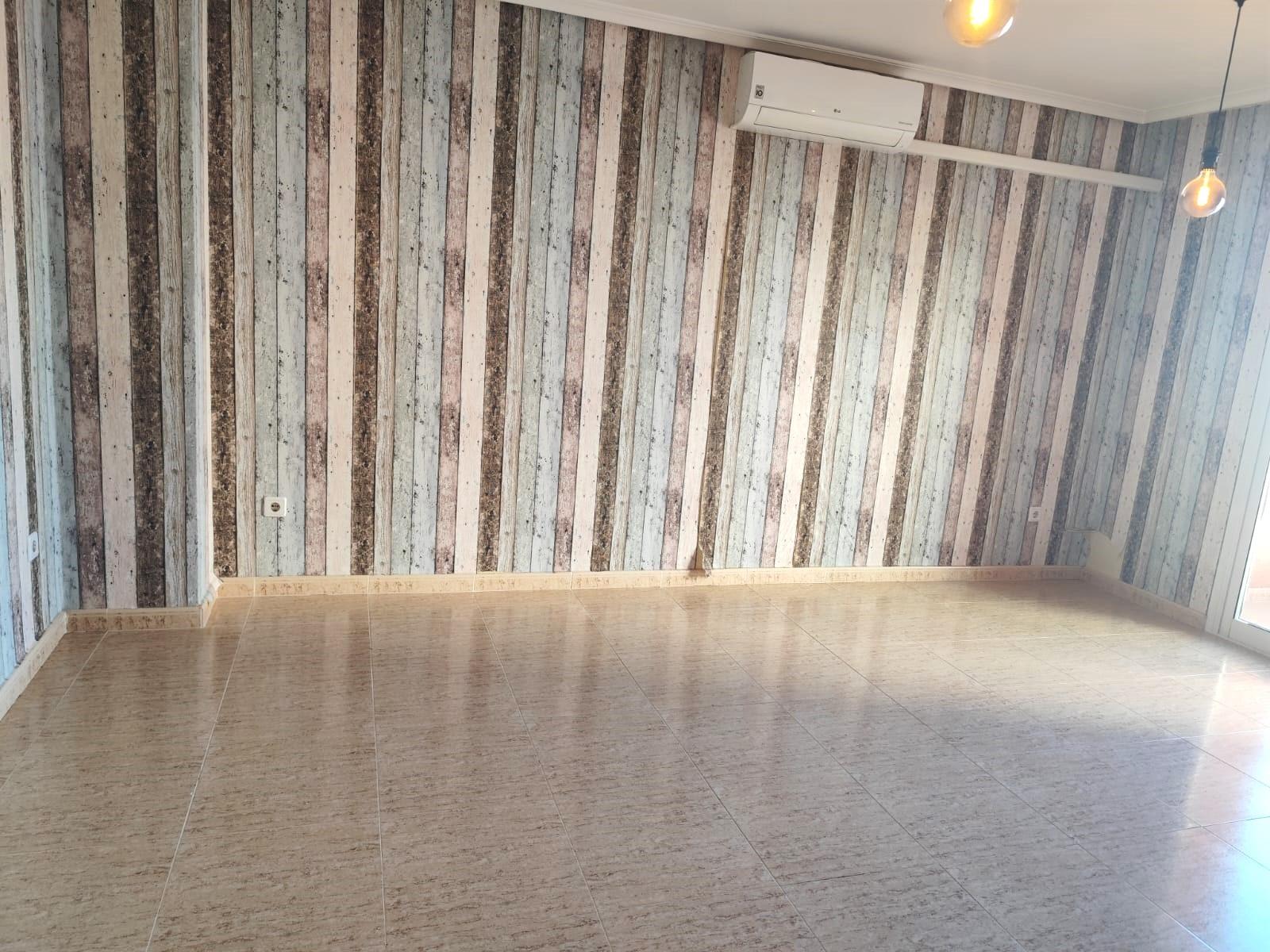 Resale - 2 Bedroom 1 Bathroom Apartment in Torrevieja - Centro  - Alicante