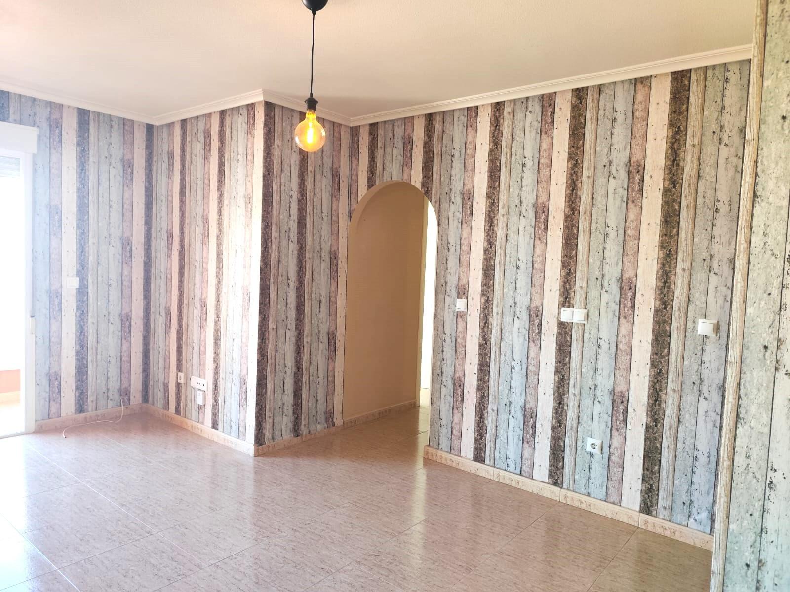 Resale - 2 Bedroom 1 Bathroom Apartment in Torrevieja - Centro  - Alicante