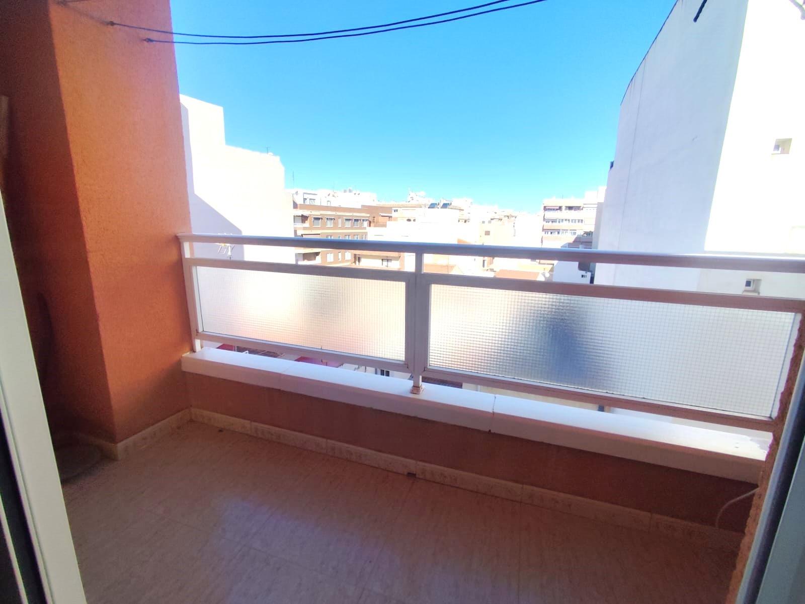 Resale - 2 Bedroom 1 Bathroom Apartment in Torrevieja - Centro  - Alicante