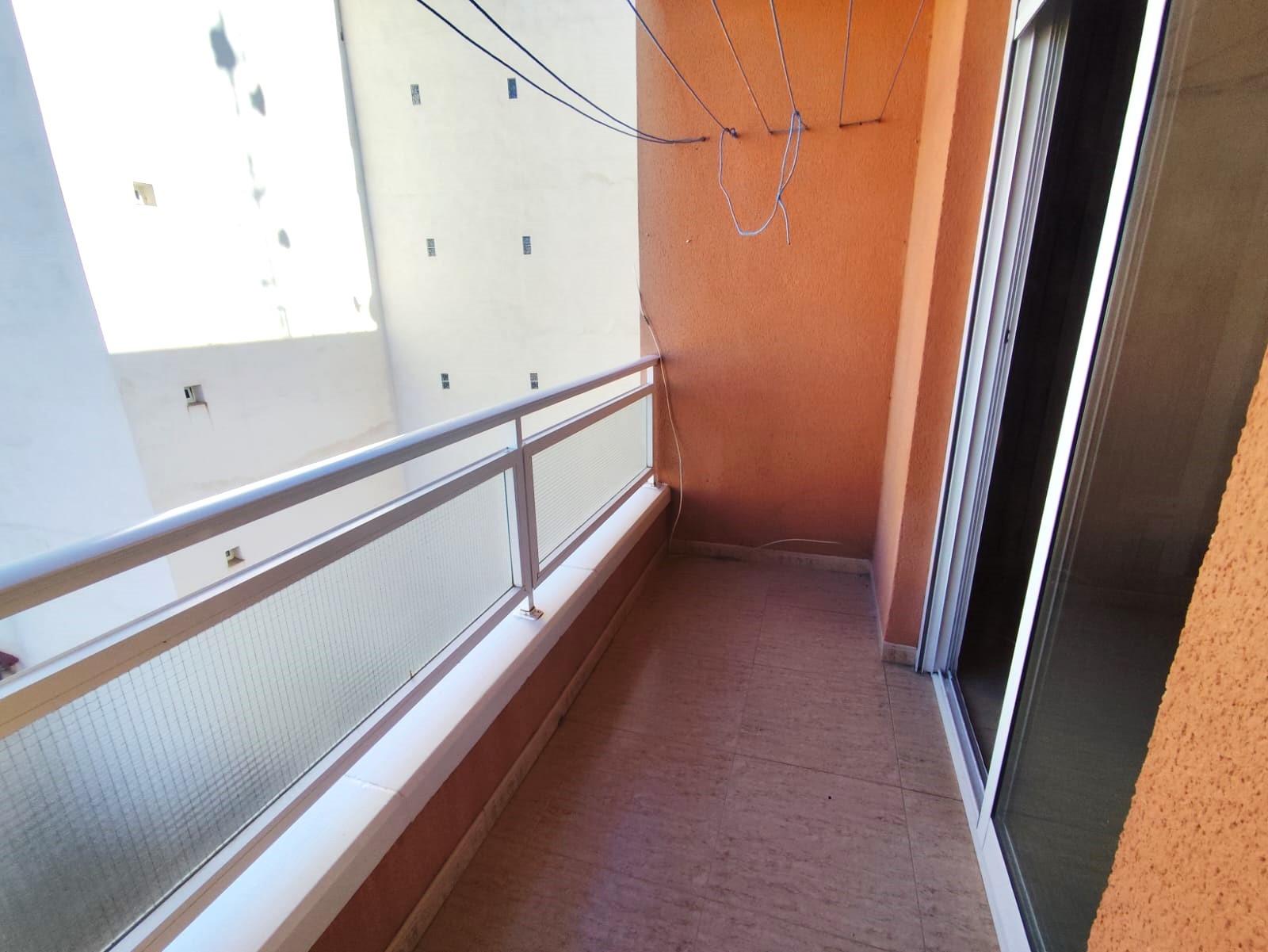 Resale - 2 Bedroom 1 Bathroom Apartment in Torrevieja - Centro  - Alicante