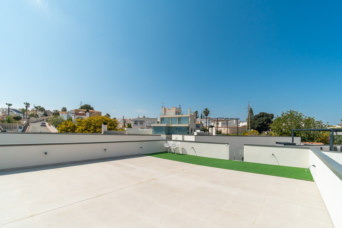 Resale - 3 Bedroom 2 Bathroom Villa in Orihuela Costa - Costa Blanca  - Alicante