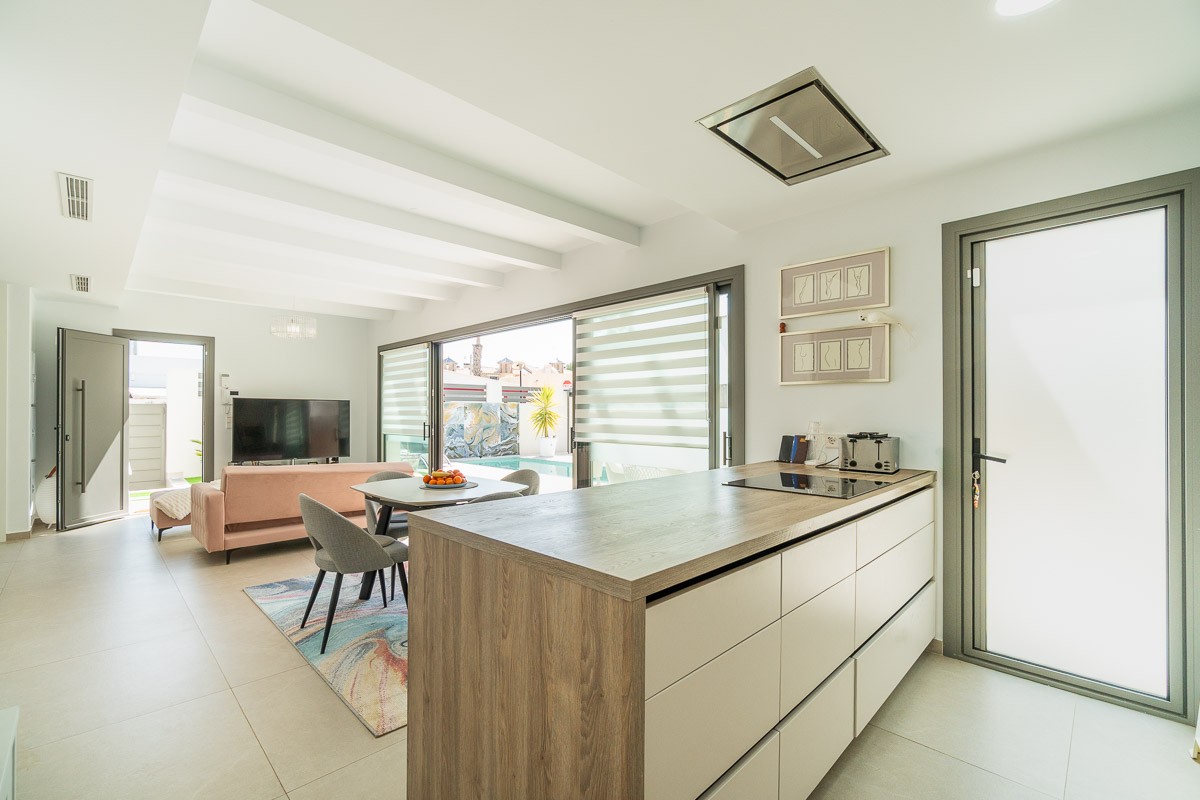 Resale - 3 Bedroom 2 Bathroom Villa in Orihuela Costa - Costa Blanca  - Alicante