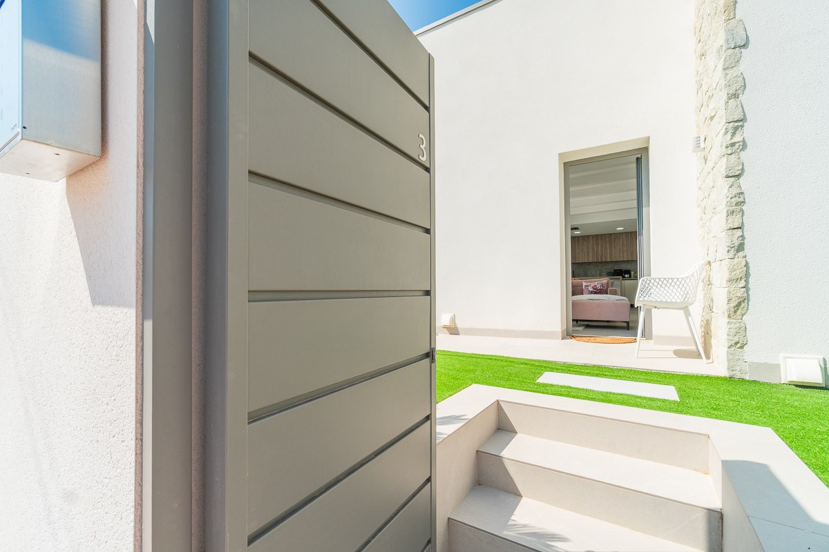 Resale - 3 Bedroom 2 Bathroom Villa in Orihuela Costa - Costa Blanca  - Alicante