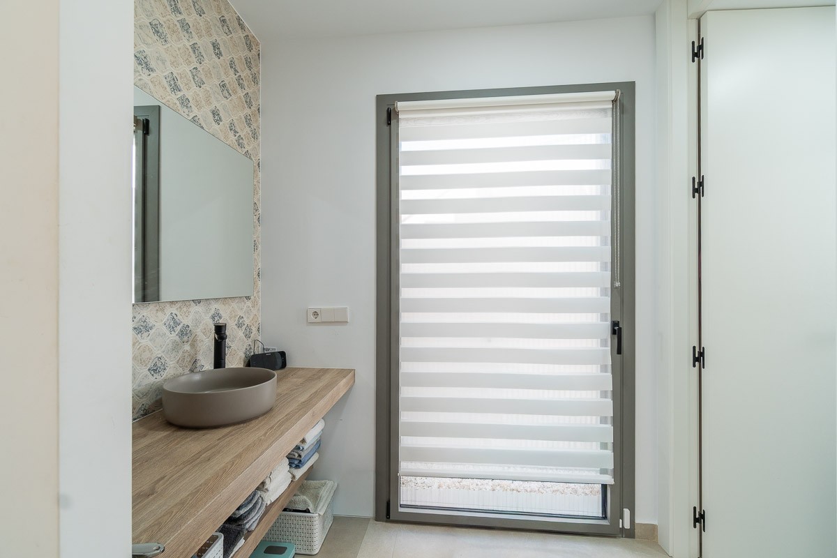 Resale - 3 Bedroom 2 Bathroom Villa in Orihuela Costa - Costa Blanca  - Alicante