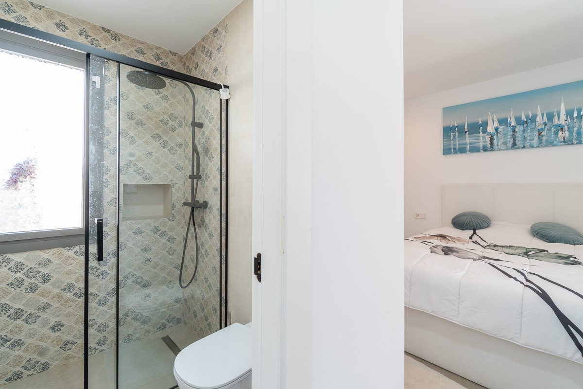 Resale - 3 Bedroom 2 Bathroom Villa in Orihuela Costa - Costa Blanca  - Alicante