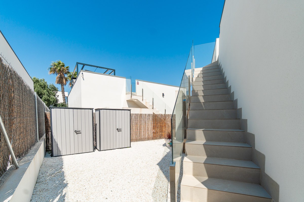 Resale - 3 Bedroom 2 Bathroom Villa in Orihuela Costa - Costa Blanca  - Alicante