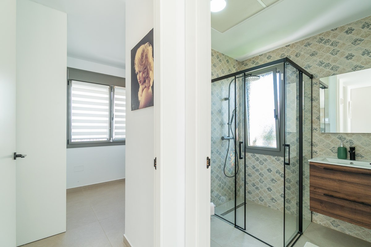 Resale - 3 Bedroom 2 Bathroom Villa in Orihuela Costa - Costa Blanca  - Alicante