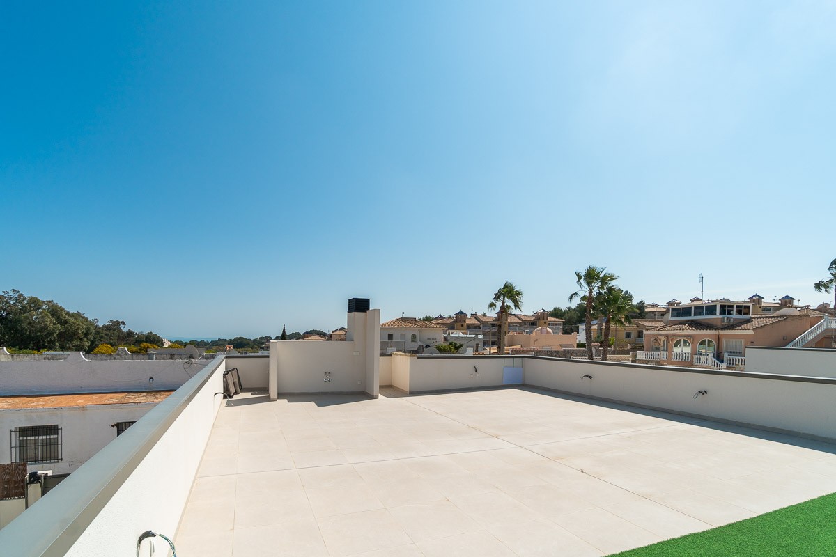 Resale - 3 Bedroom 2 Bathroom Villa in Orihuela Costa - Costa Blanca  - Alicante