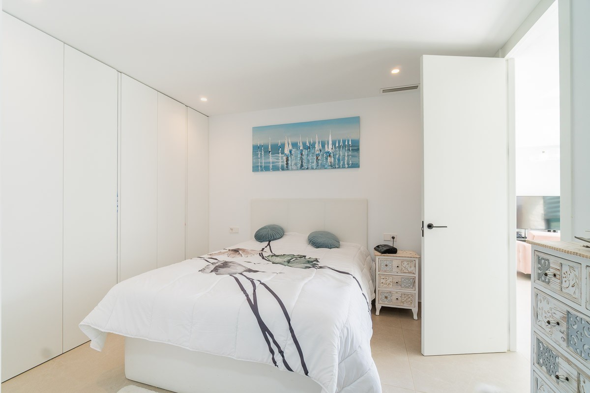 Resale - 3 Bedroom 2 Bathroom Villa in Orihuela Costa - Costa Blanca  - Alicante