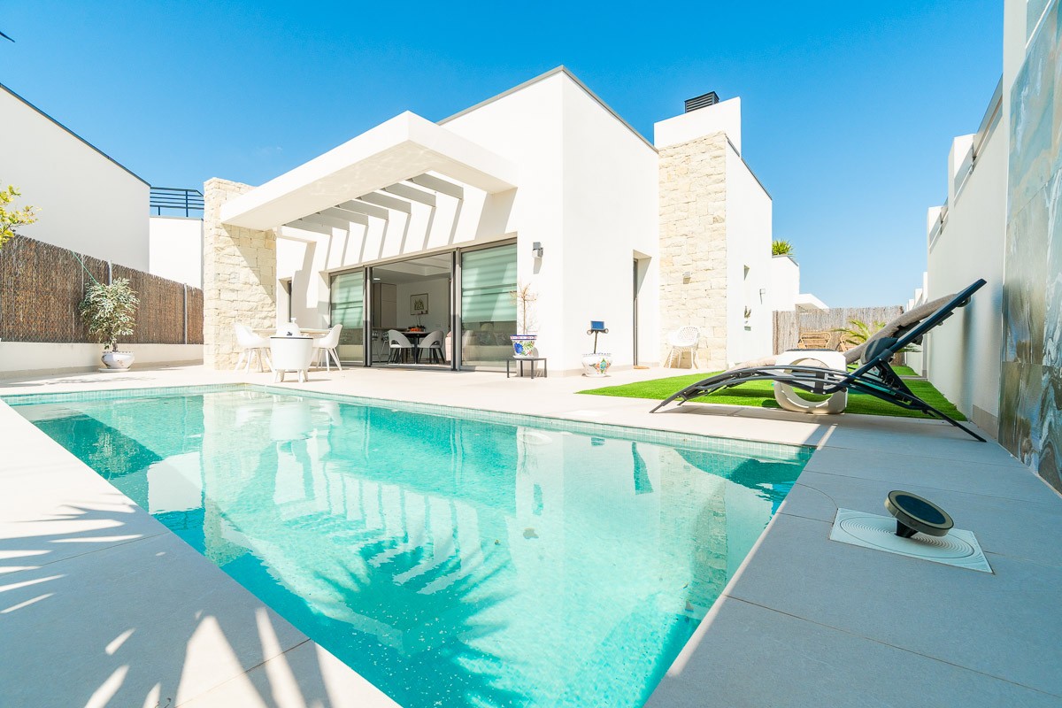 Resale - 3 Bedroom 2 Bathroom Villa in Orihuela Costa - Costa Blanca  - Alicante