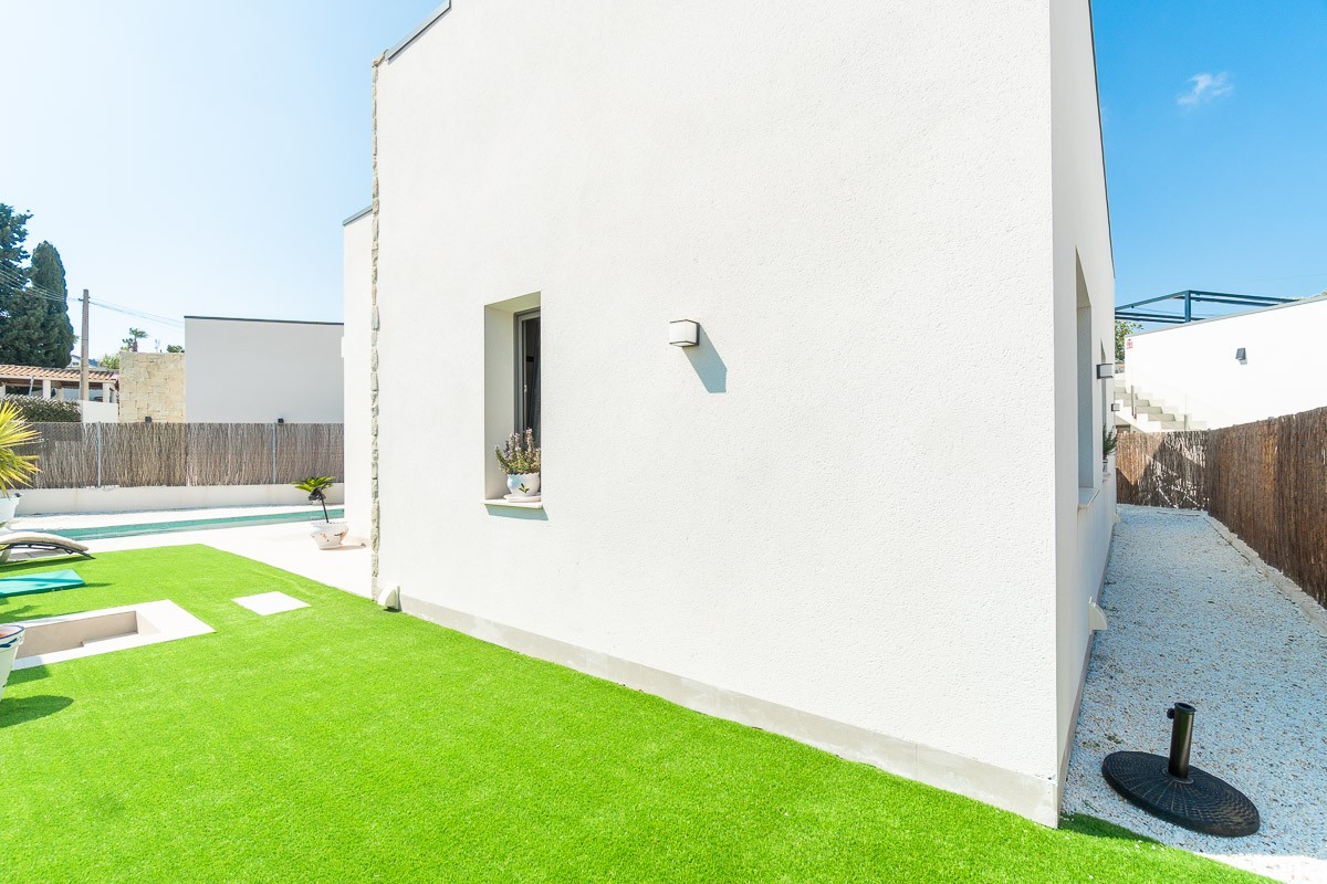 Resale - 3 Bedroom 2 Bathroom Villa in Orihuela Costa - Costa Blanca  - Alicante