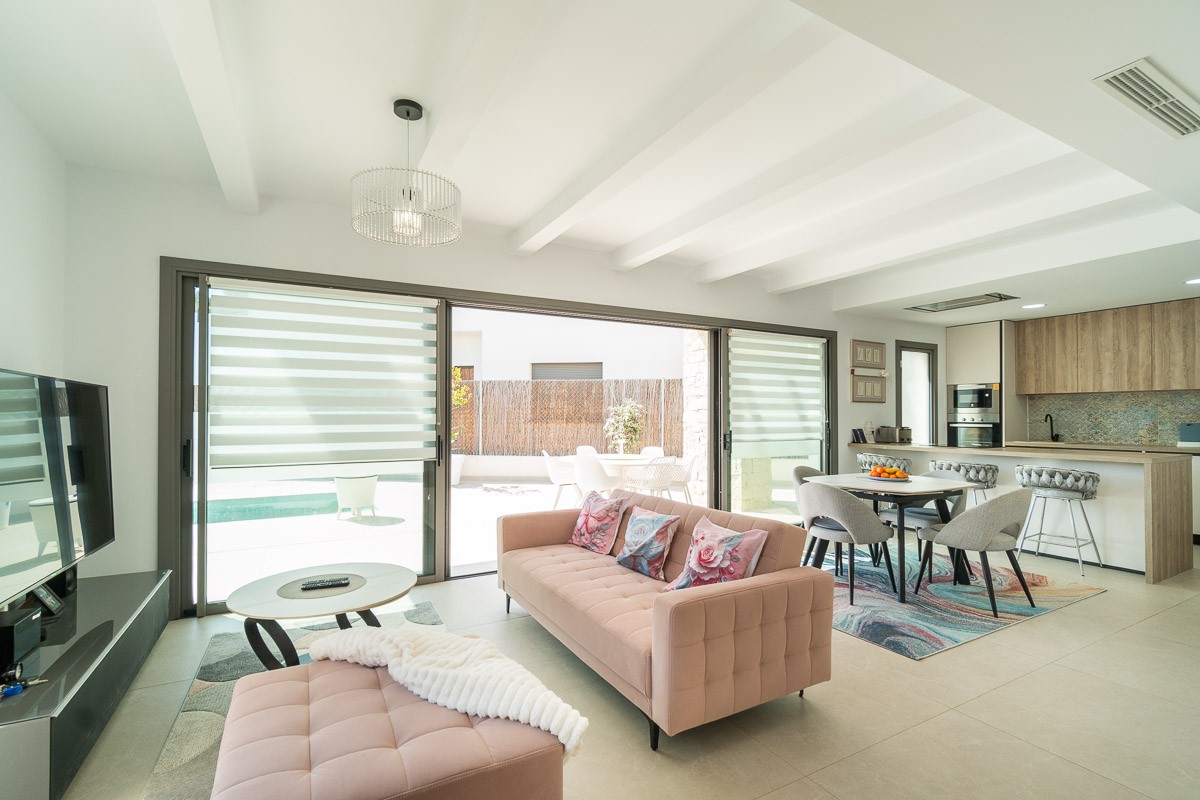 Resale - 3 Bedroom 2 Bathroom Villa in Orihuela Costa - Costa Blanca  - Alicante