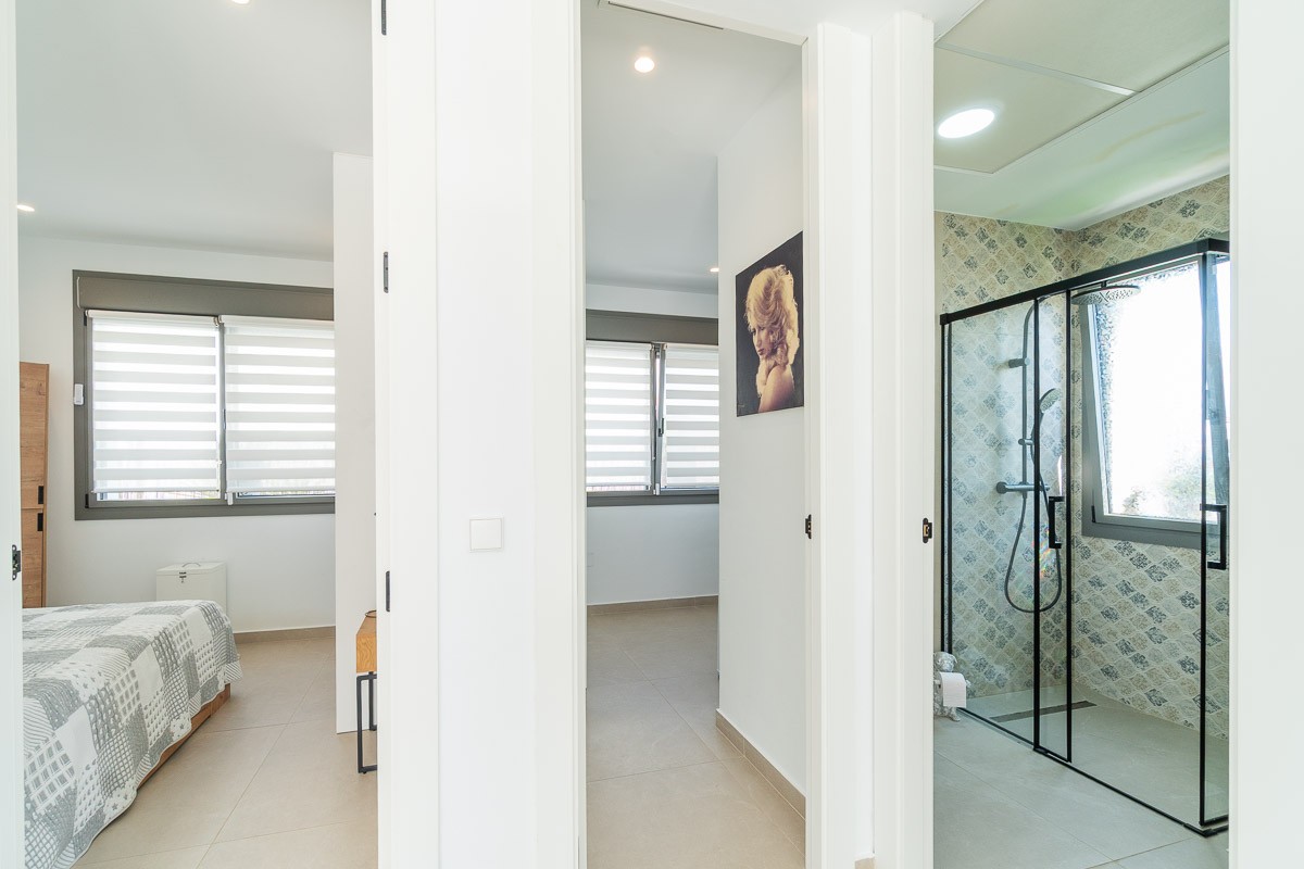 Resale - 3 Bedroom 2 Bathroom Villa in Orihuela Costa - Costa Blanca  - Alicante