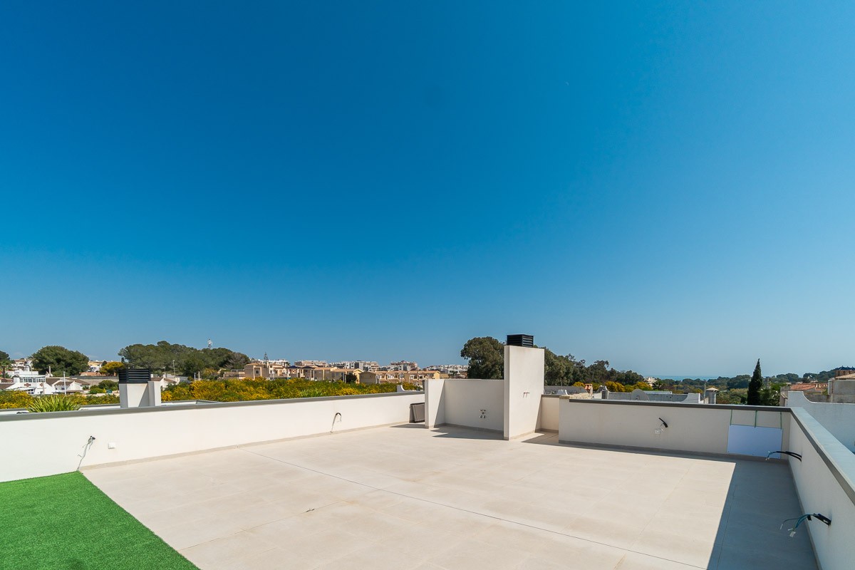 Resale - 3 Bedroom 2 Bathroom Villa in Orihuela Costa - Costa Blanca  - Alicante