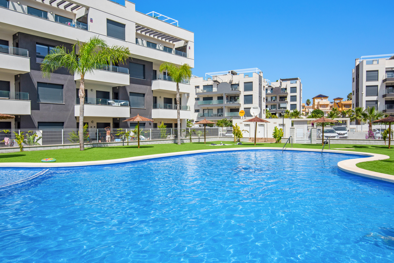 Resale - 2 Bedroom 2 Bathroom Penthouse in Villamartin - Costa Blanca  - Alicante