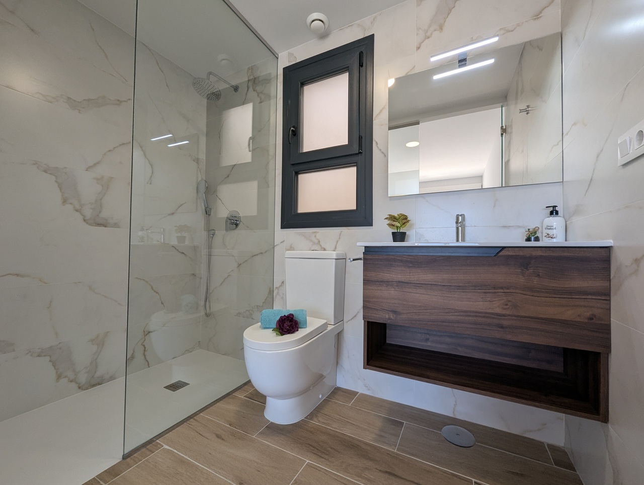 Resale - 2 Bedroom 2 Bathroom Penthouse in Villamartin - Costa Blanca  - Alicante
