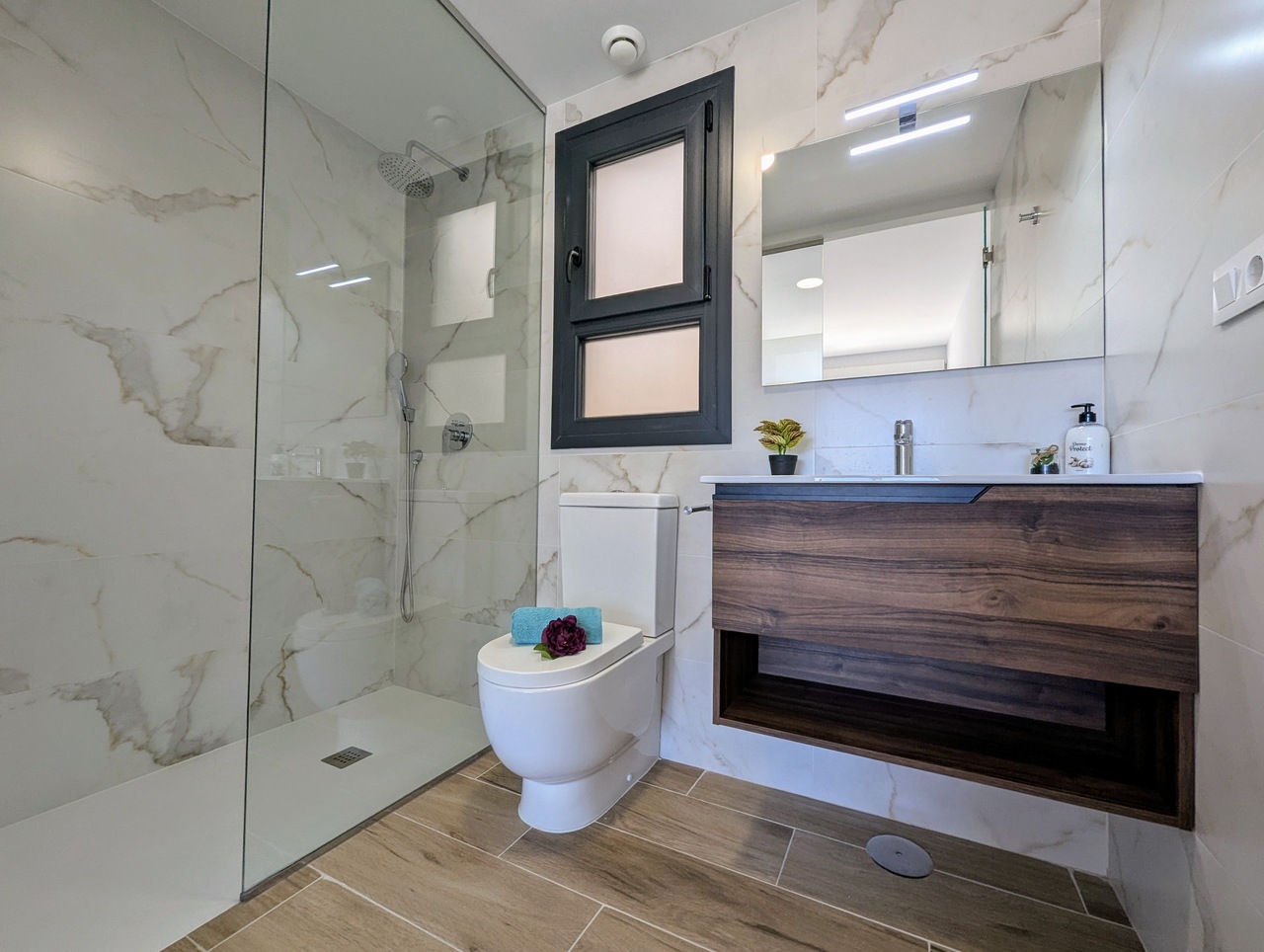 Resale - 2 Bedroom 2 Bathroom Penthouse in Villamartin - Costa Blanca  - Alicante