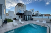 27-156-454-11-913/80475, 3 Bedroom 3 Bathroom Villa in Torrevieja