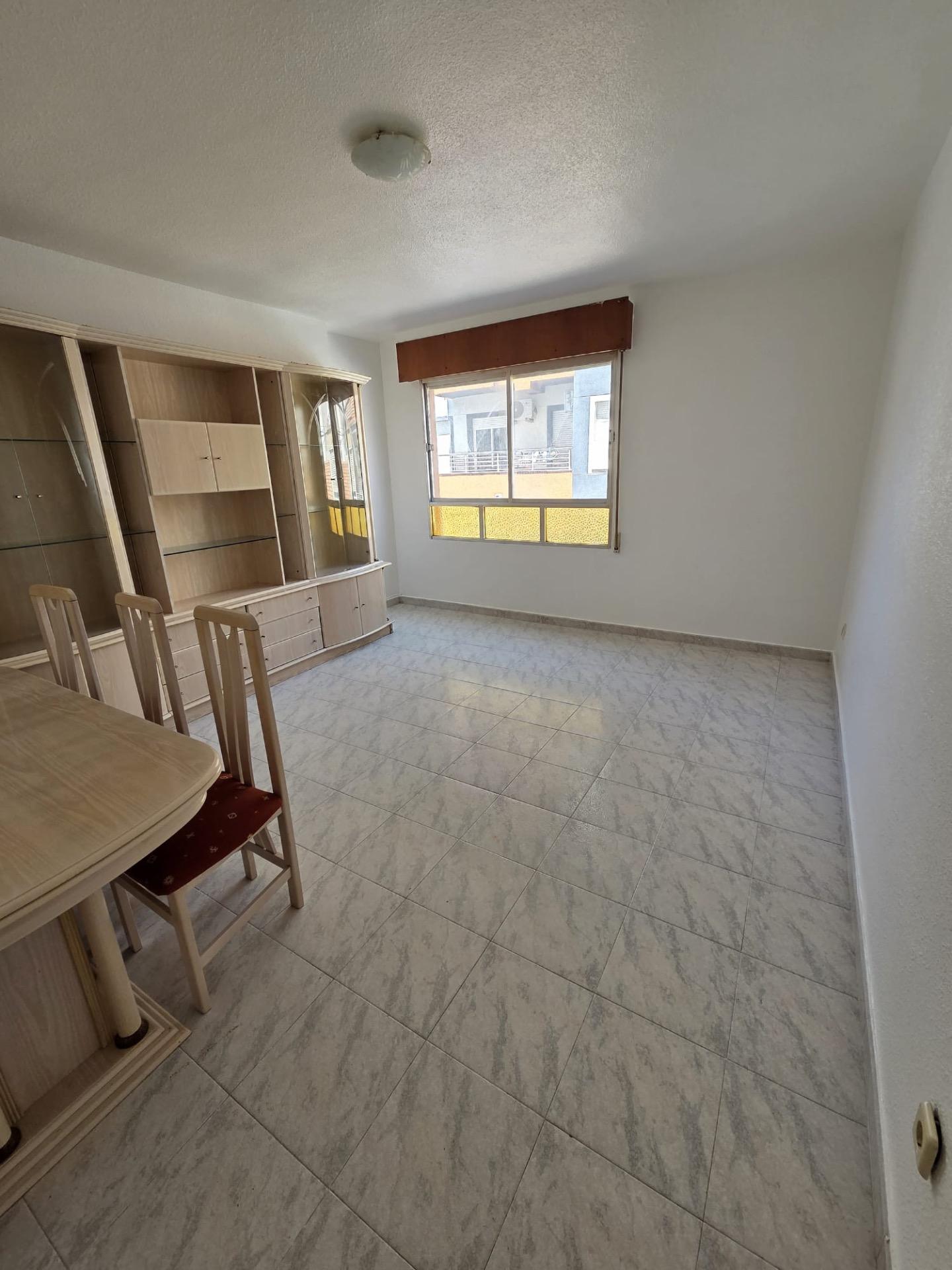 For sale - 3 Bedroom 2 Bathroom Apartment in Torrevieja - Las Piscinas Naturales  - Alicante