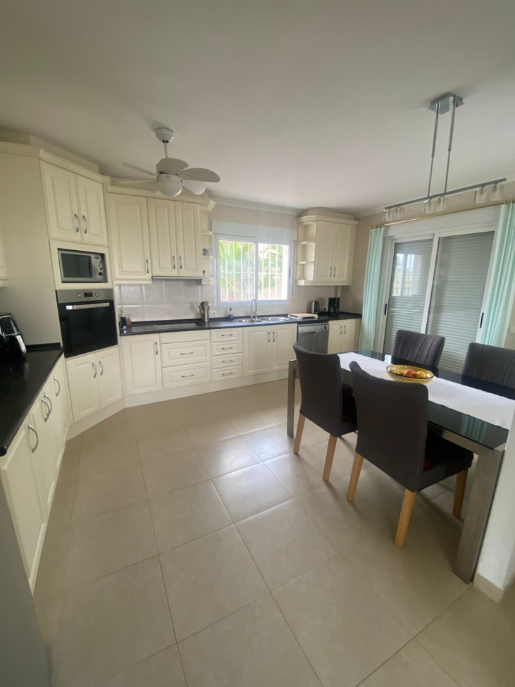 For sale - 3 Bedroom 2 Bathroom Villa in Algorfa - Inland  - Alicante
