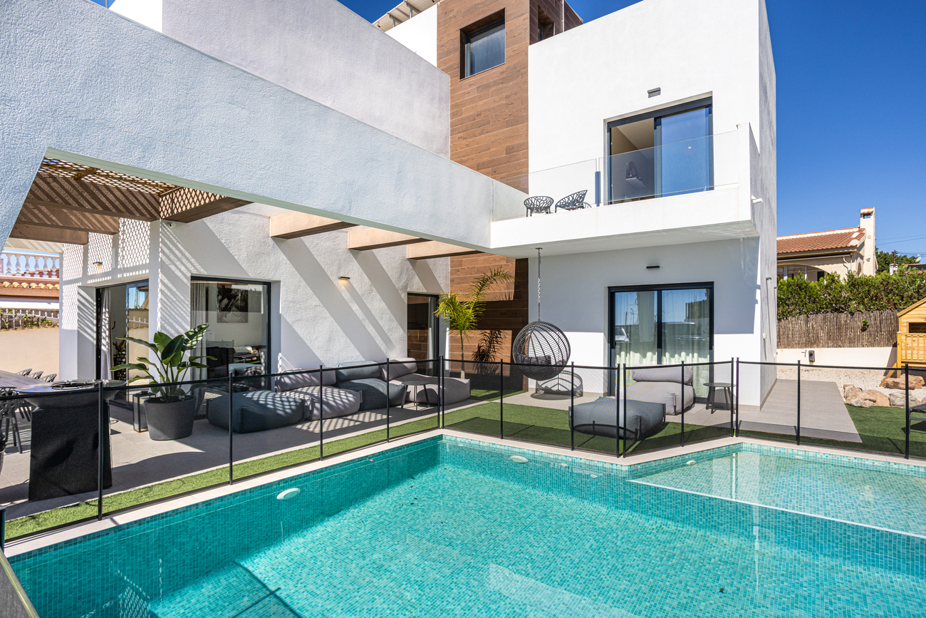 For sale - 4 Bedroom 3 Bathroom Villa in Ciudad Quesada - center  - Alicante